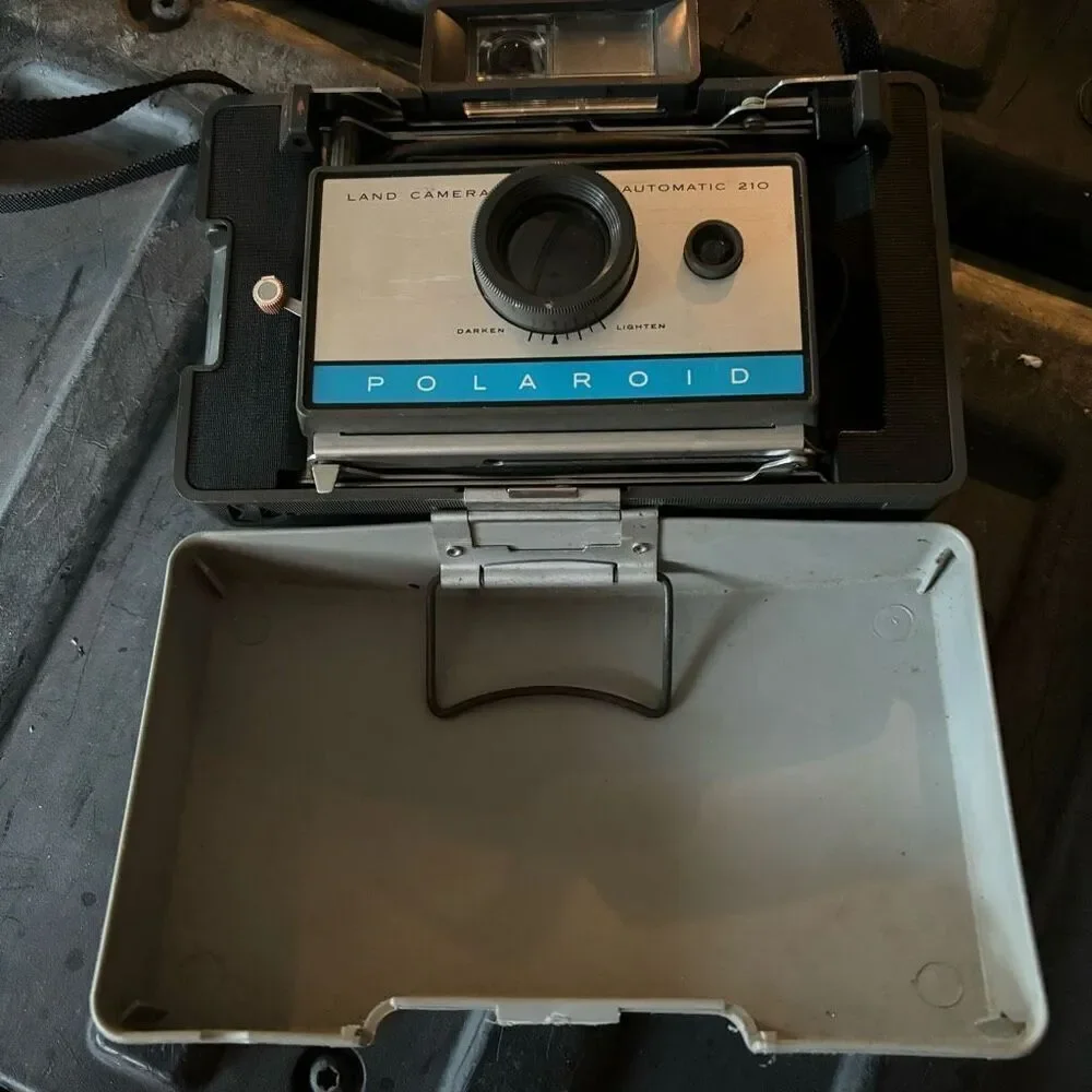 Polaroid 210 Land Camera *Not Tested*